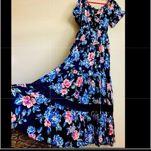 Floral maxi boho dress small new !